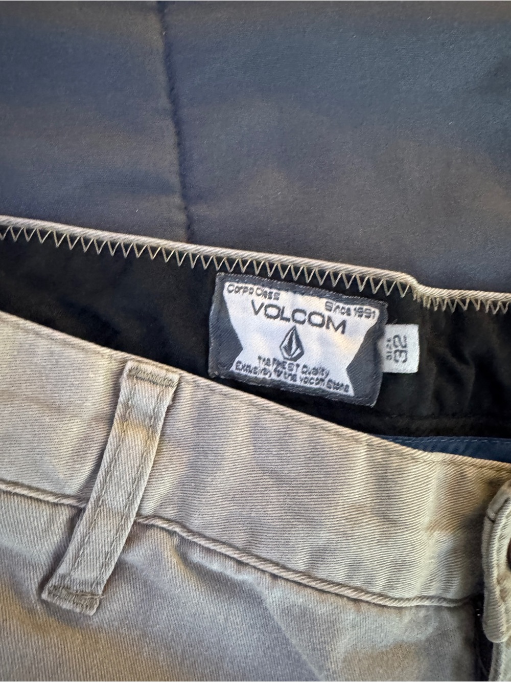 Men's Classic Khaki Shorts - Beige Chino Style volcom - Picture 4 of 5